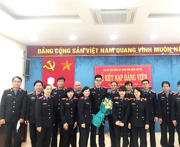 Lễ kết nạp Đảng viên mới của Chi bộ Viện KSND quận Tây Hồ tháng 3/2020